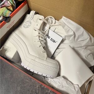 Converse White Ankle Boots with Textured Leather and Sturdy Sole